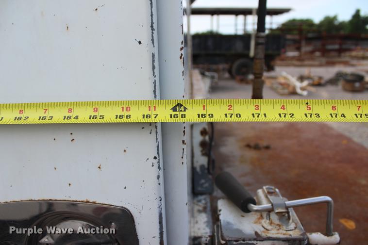 image for item L3172 2002 International 4300 service truck with crane