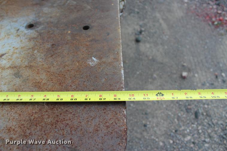 image for item L3172 2002 International 4300 service truck with crane