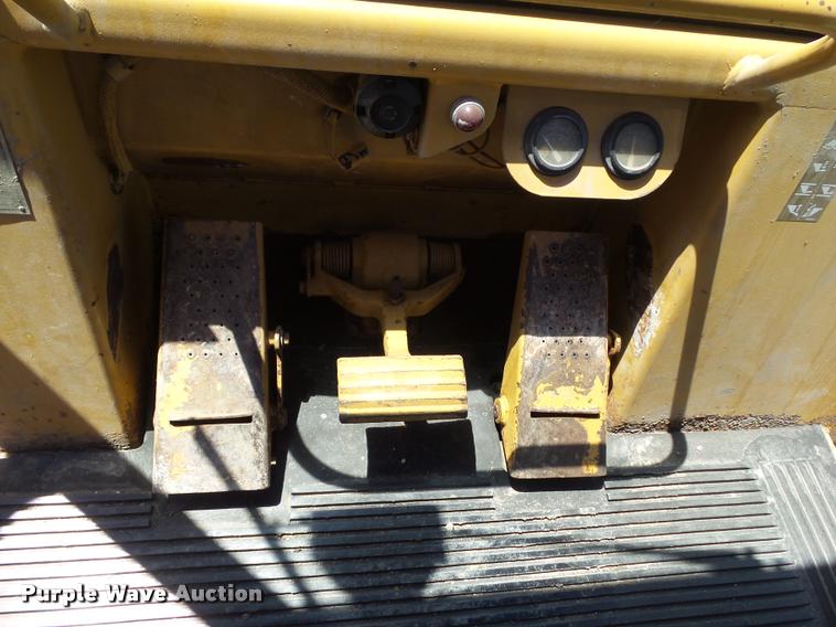image for item L5602 Caterpillar 953 track loader