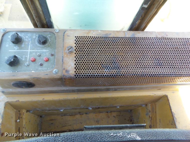 image for item L5602 Caterpillar 953 track loader