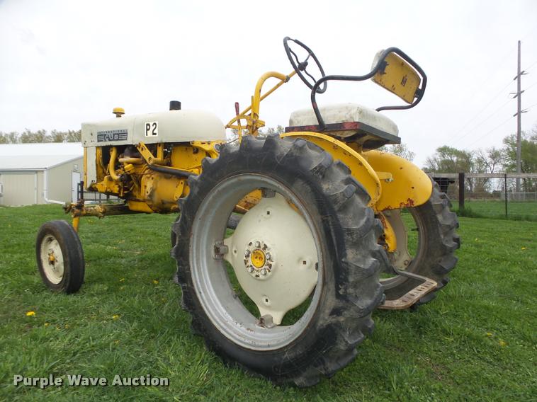 image for item AU9565 1967 International Cub tractor