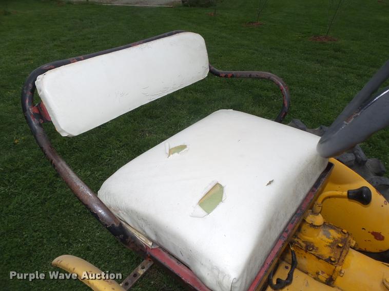 image for item AU9565 1967 International Cub tractor