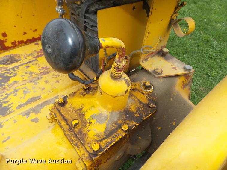 image for item AU9565 1967 International Cub tractor