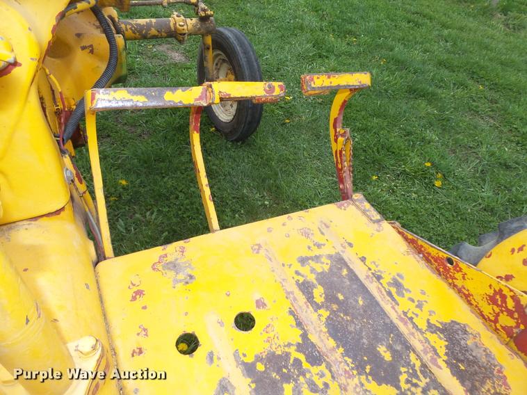 image for item AU9565 1967 International Cub tractor