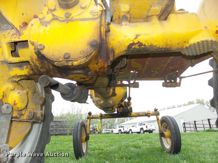 image for item AU9565 1967 International Cub tractor