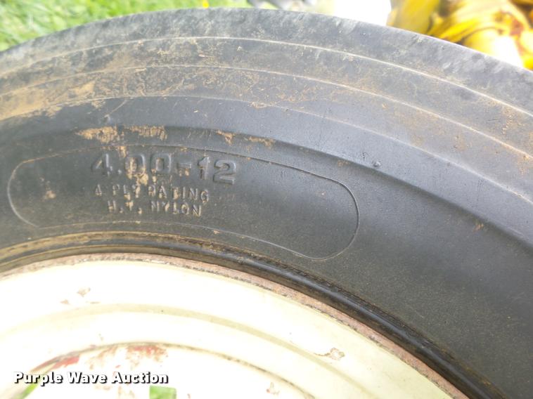 image for item AU9565 1967 International Cub tractor