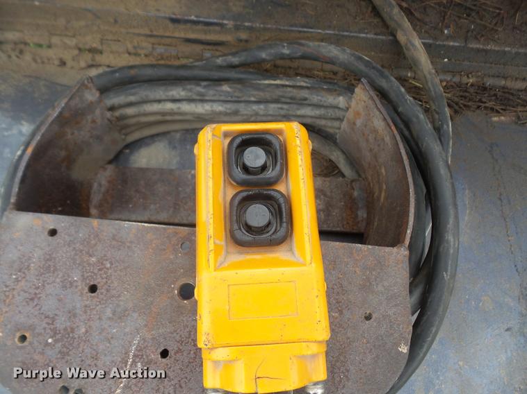 image for item DA1502 2000 Trailman Load-Eez flatbed trailer