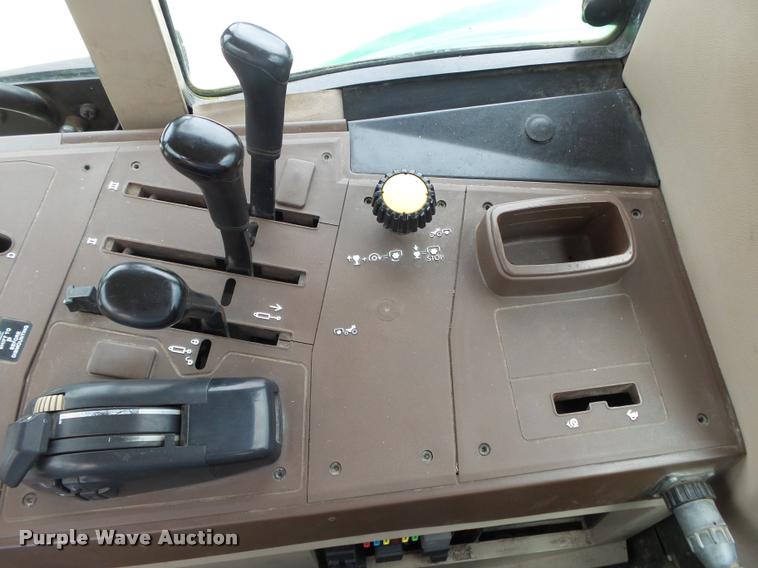 image for item DA2746 2004 John Deere 6615 tractor