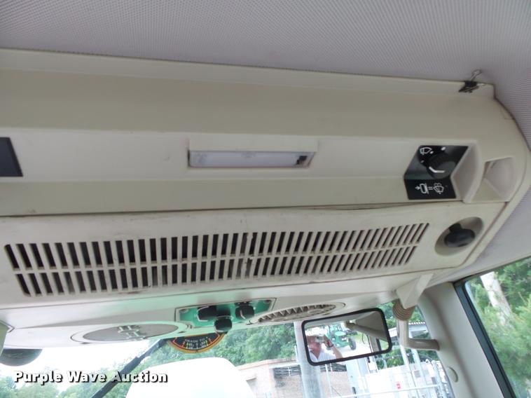 image for item DA2747 2007 John Deere 6415 MFWD tractor