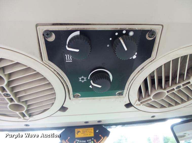 image for item DA2747 2007 John Deere 6415 MFWD tractor