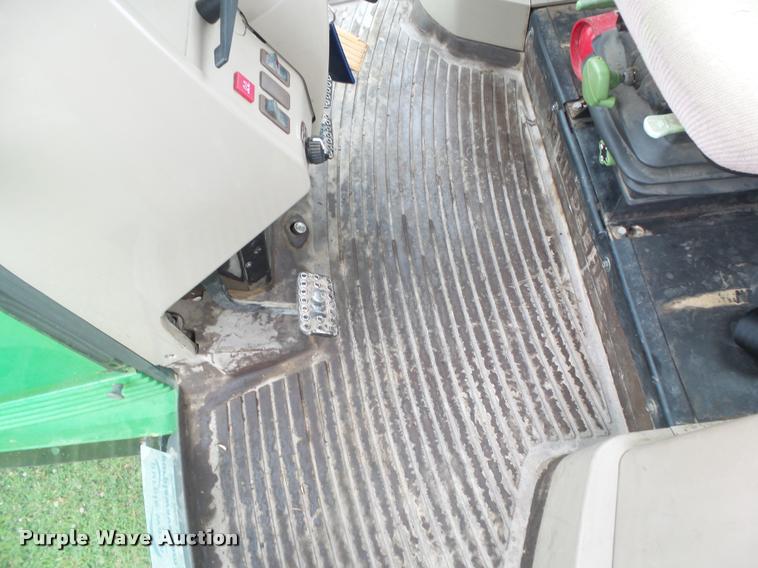 image for item DA2748 2004 John Deere 6615 tractor