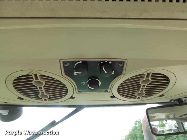 image for item DA2748 2004 John Deere 6615 tractor