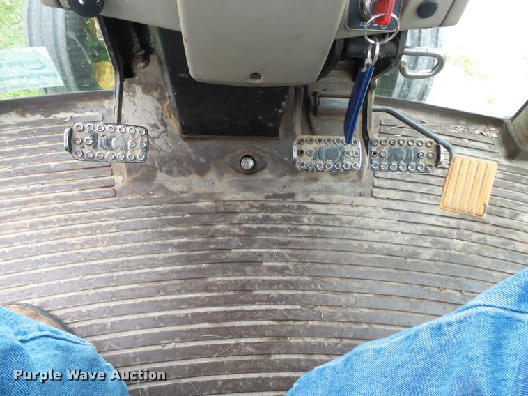 image for item DA2748 2004 John Deere 6615 tractor