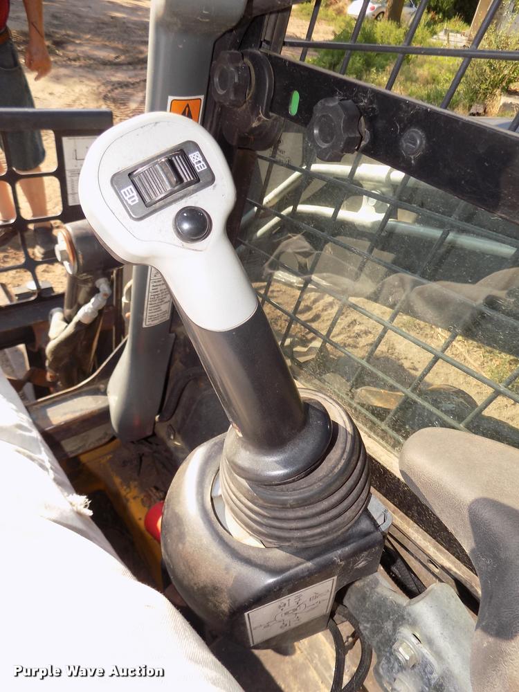 image for item DA3032 2012 New Holland L218 skid steer