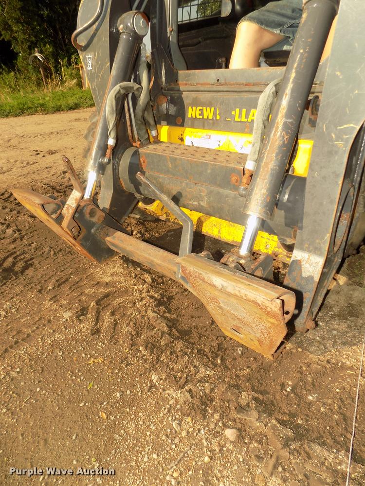 image for item DA3032 2012 New Holland L218 skid steer