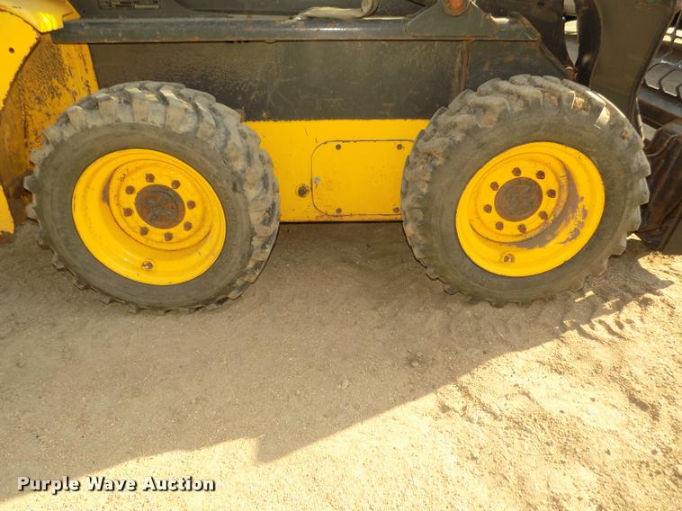 image for item DA3032 2012 New Holland L218 skid steer