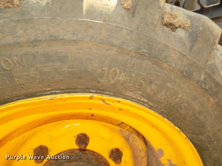 image for item DA3032 2012 New Holland L218 skid steer