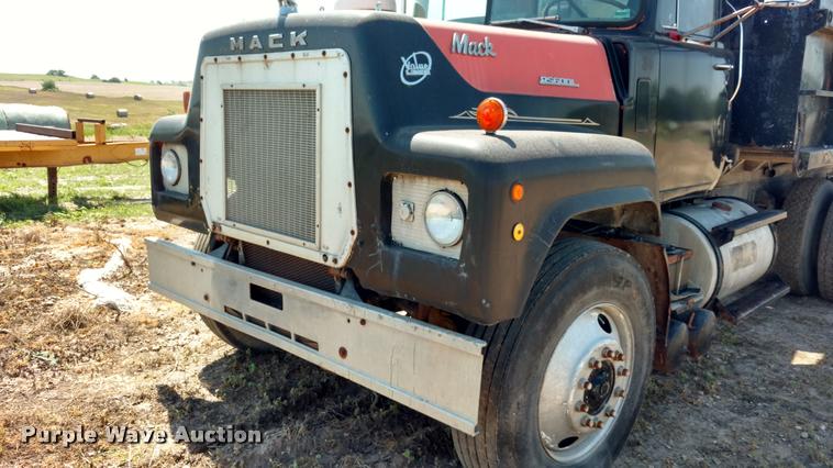 image for item DA5590 1978 Mack RS600L dump truck