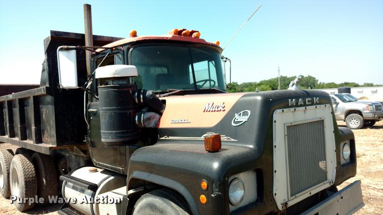 image for item DA5590 1978 Mack RS600L dump truck