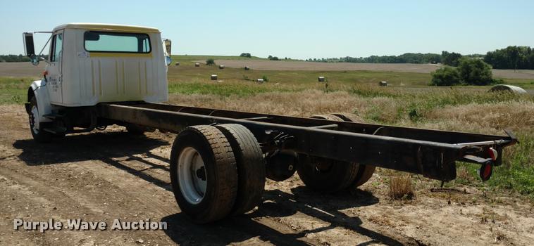image for item DA5591 1996 International 4700 truck cab and chassis