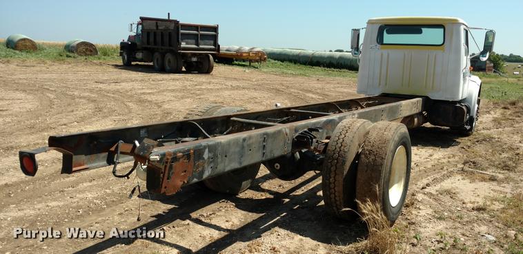 image for item DA5591 1996 International 4700 truck cab and chassis