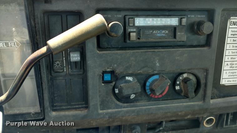 image for item DA5591 1996 International 4700 truck cab and chassis