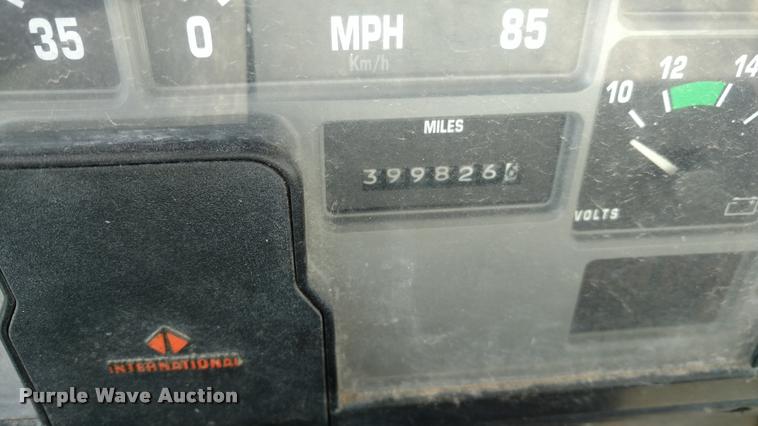 image for item DA5591 1996 International 4700 truck cab and chassis