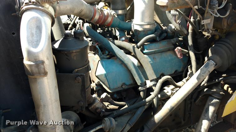 image for item DA5591 1996 International 4700 truck cab and chassis