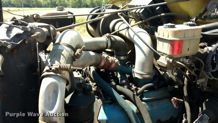 image for item DA5591 1996 International 4700 truck cab and chassis