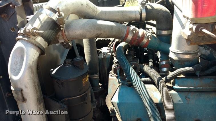 image for item DA5591 1996 International 4700 truck cab and chassis