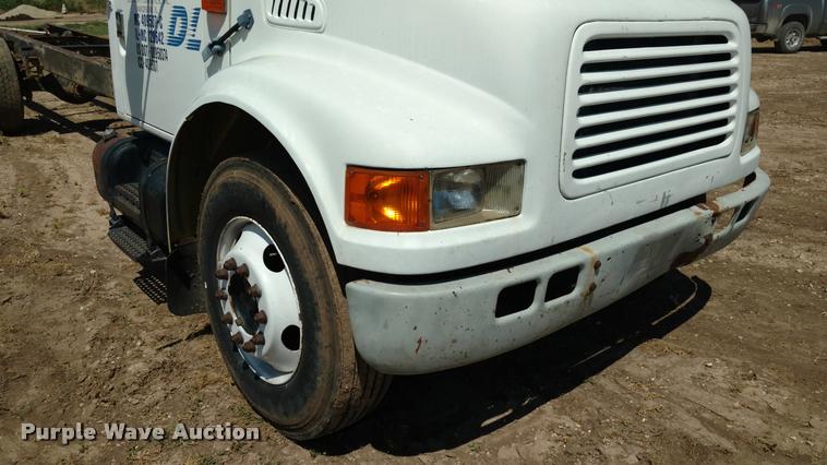 image for item DA5591 1996 International 4700 truck cab and chassis