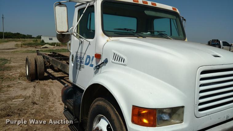 image for item DA5591 1996 International 4700 truck cab and chassis