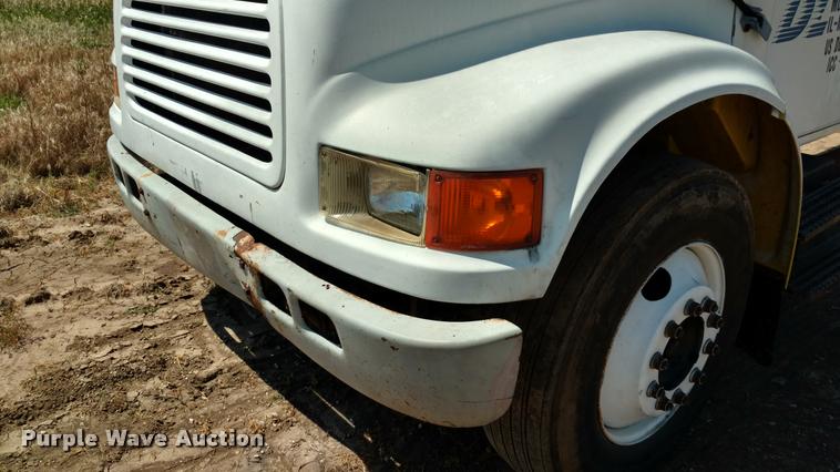 image for item DA5591 1996 International 4700 truck cab and chassis