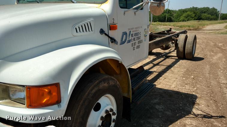 image for item DA5591 1996 International 4700 truck cab and chassis