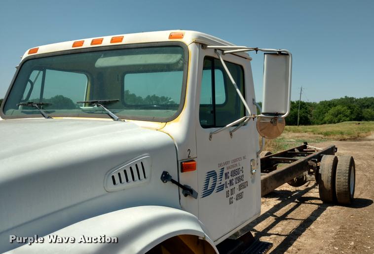 image for item DA5591 1996 International 4700 truck cab and chassis