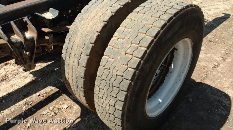 image for item DA5591 1996 International 4700 truck cab and chassis