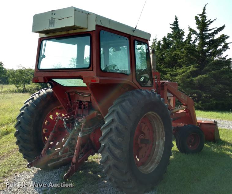 image for item DA5625 1973 International 766 tractor