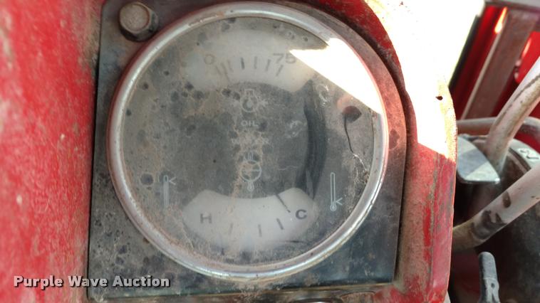 image for item DA5625 1973 International 766 tractor