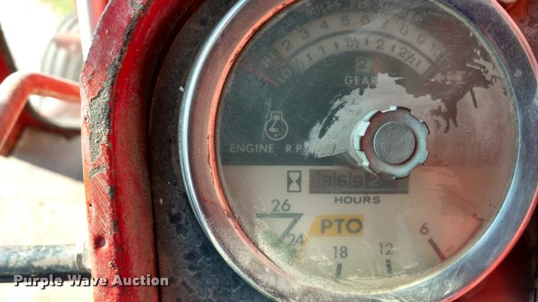 image for item DA5625 1973 International 766 tractor