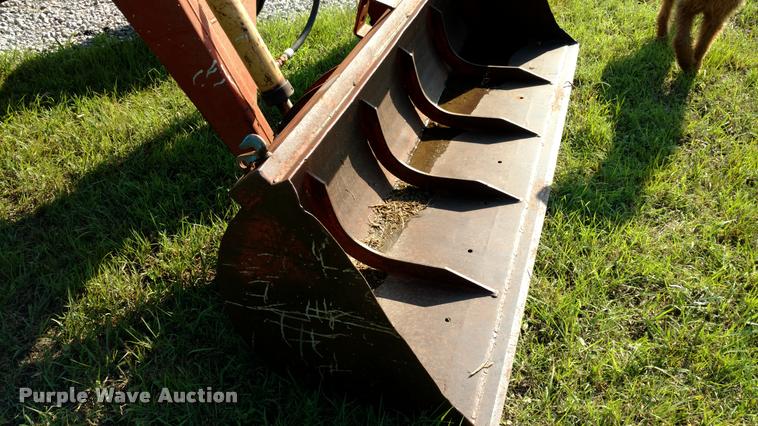 image for item DA5625 1973 International 766 tractor