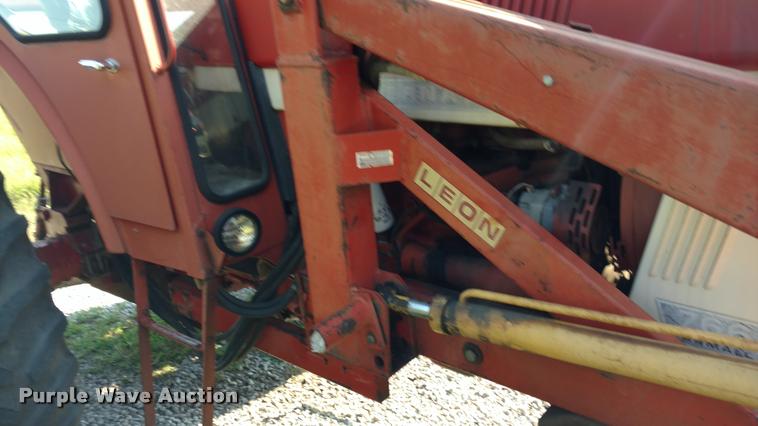 image for item DA5625 1973 International 766 tractor
