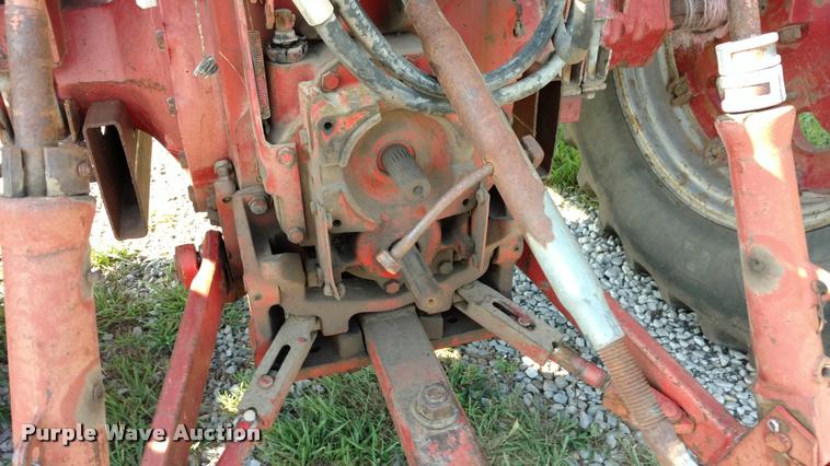 image for item DA5625 1973 International 766 tractor