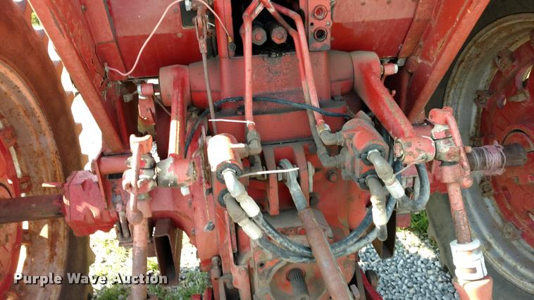 image for item DA5625 1973 International 766 tractor