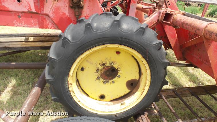 image for item DA7988 Versatile 400 swather