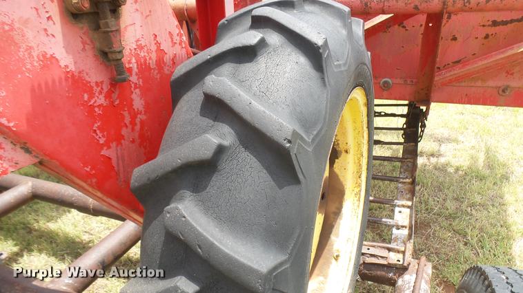 image for item DA7988 Versatile 400 swather