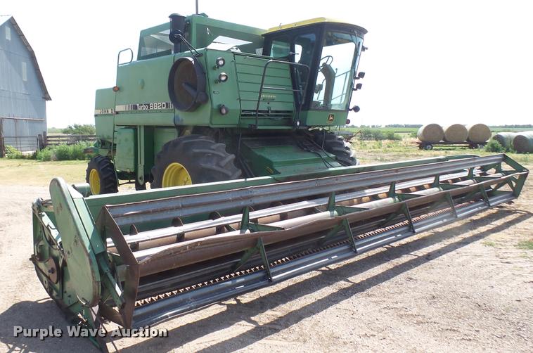 image for item DA7989 John Deere 8820 Turbo combine