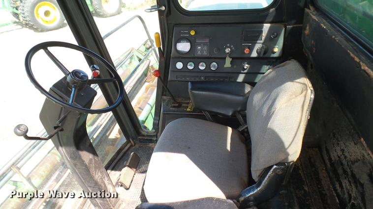 image for item DA7989 John Deere 8820 Turbo combine