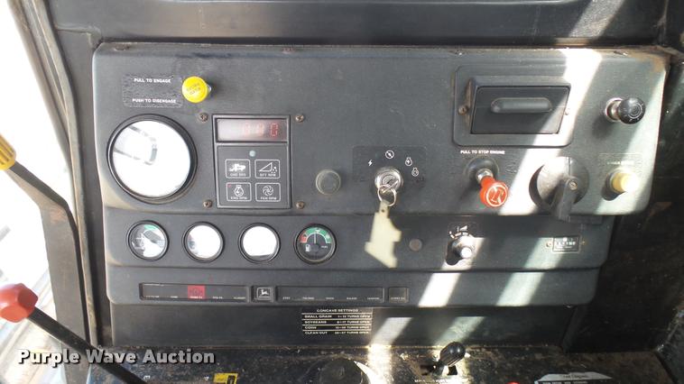 image for item DA7989 John Deere 8820 Turbo combine