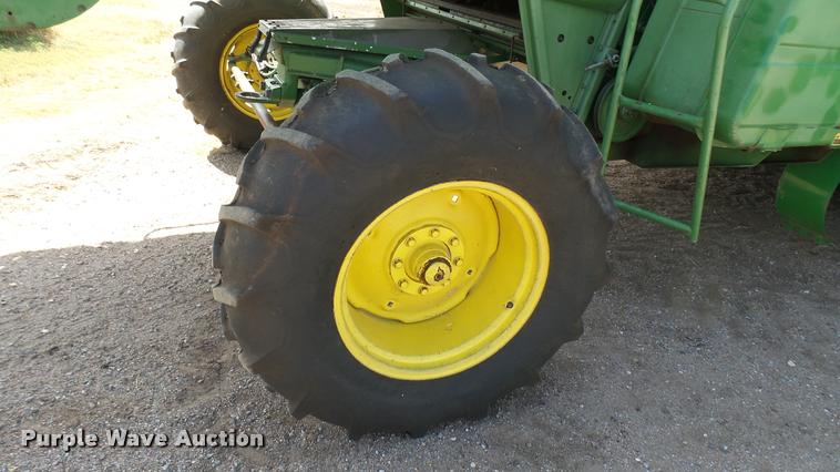 image for item DA7989 John Deere 8820 Turbo combine