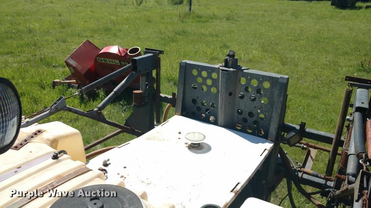 image for item DB0986 SpraCoupe 220 self-propelled sprayer